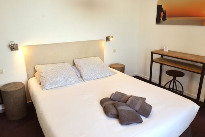 Room 9 of 35