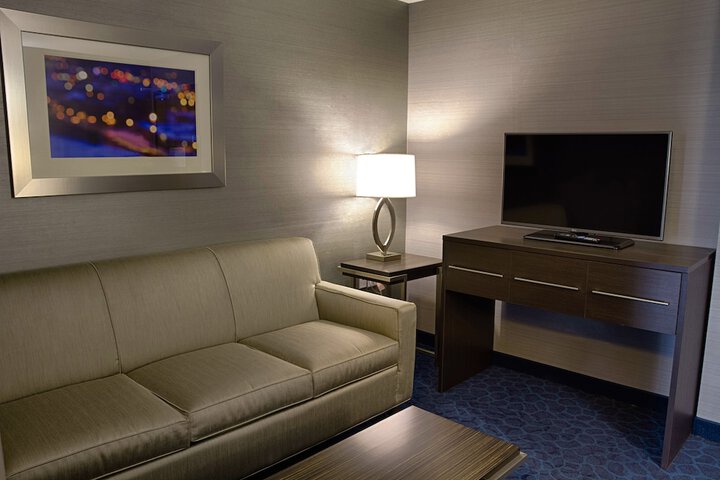 1 King 1 Bedroom Comm Accessible (6 of 17)