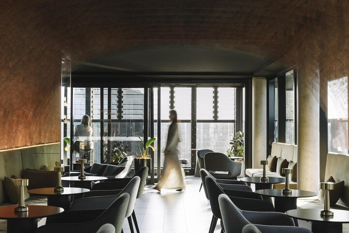 Lounge 61 of 64