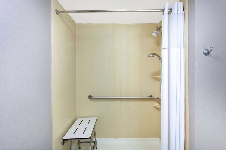 1 Double Bed Accessible (3 of 9)