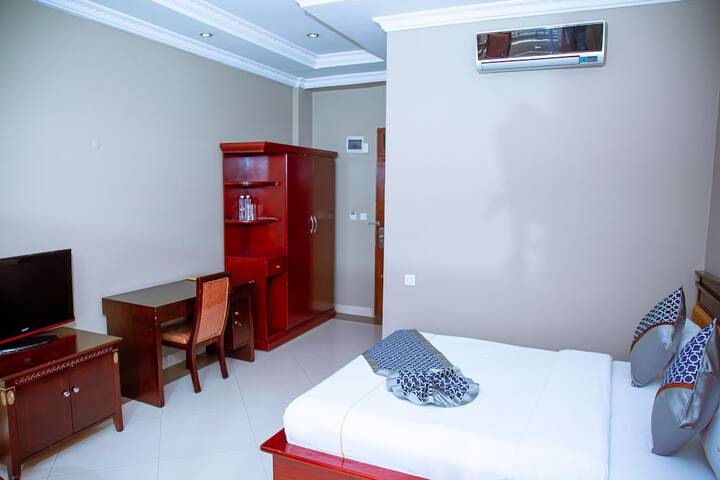 Room 4 of 35