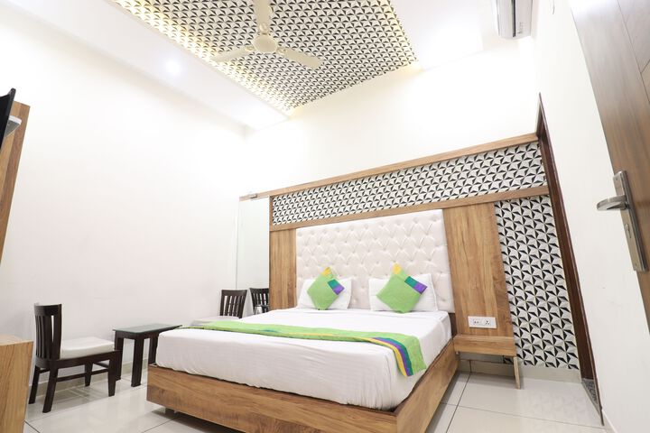 Room 10 of 24
