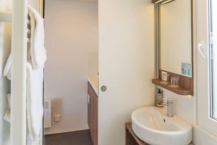 Room 32 of 83