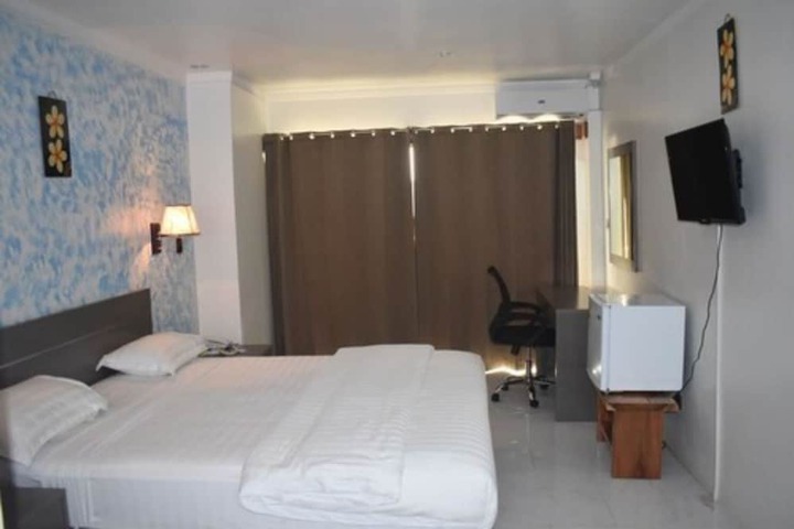 Room 12 of 37