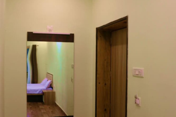 Room 10 of 125