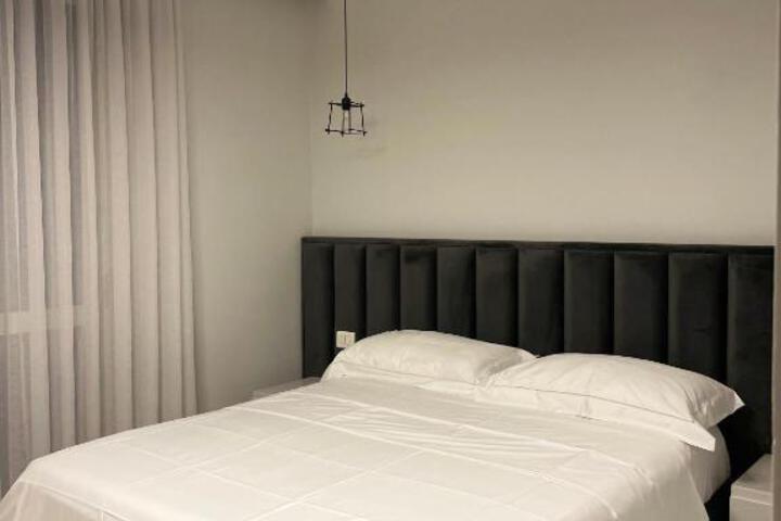 Room 5 of 9