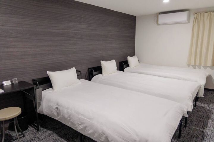 Room 10 of 14