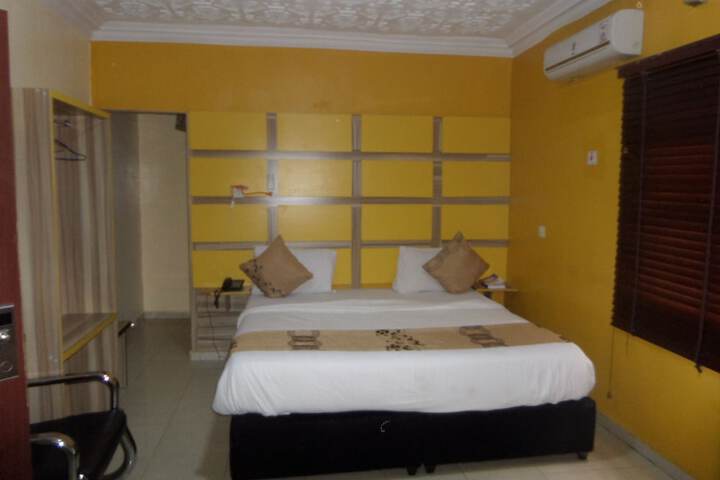 Room 11 of 39