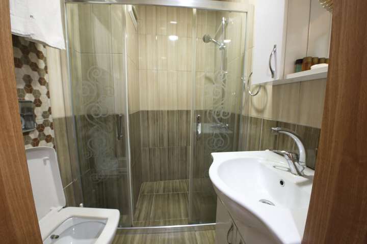 Room 10 of 118