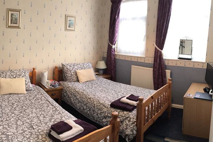 Room 2 of 40