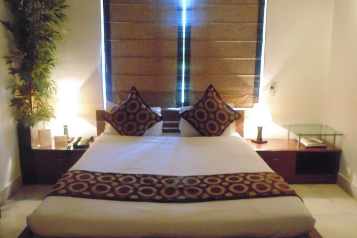 Room 6 of 34