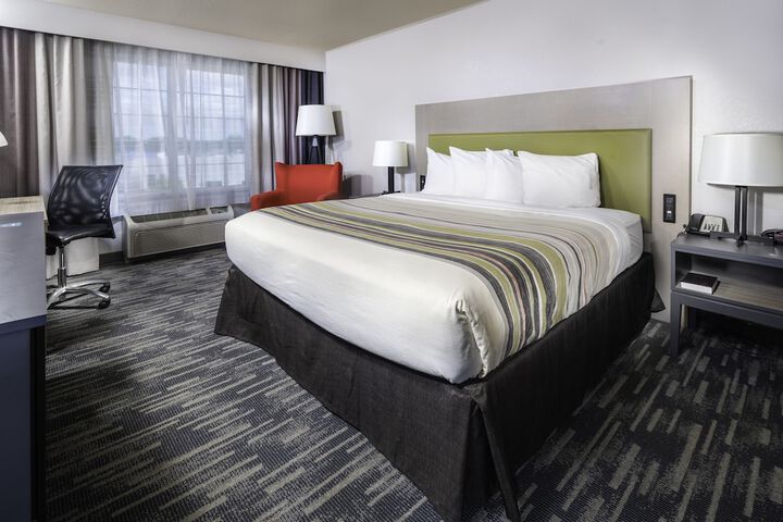 1 King Bed (21 of 22)