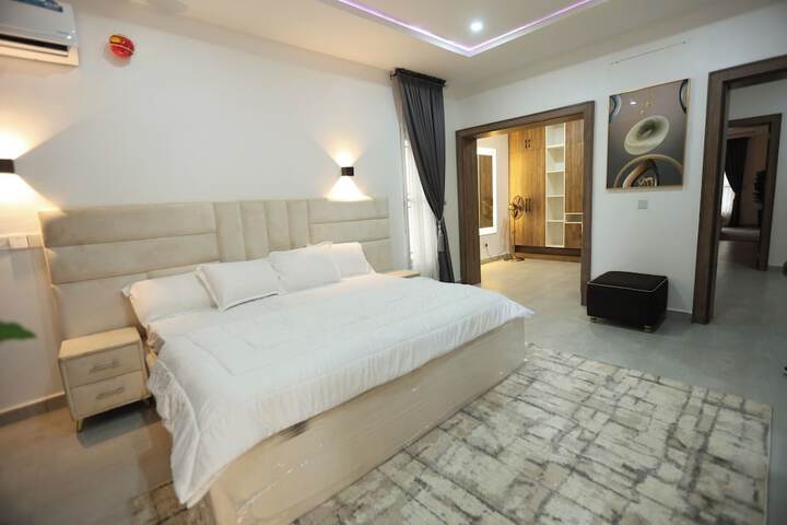 Room 9 of 28
