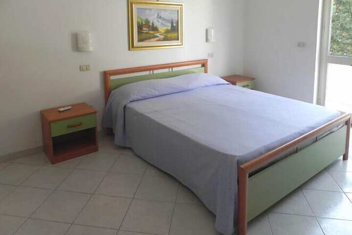 Room 11 of 42
