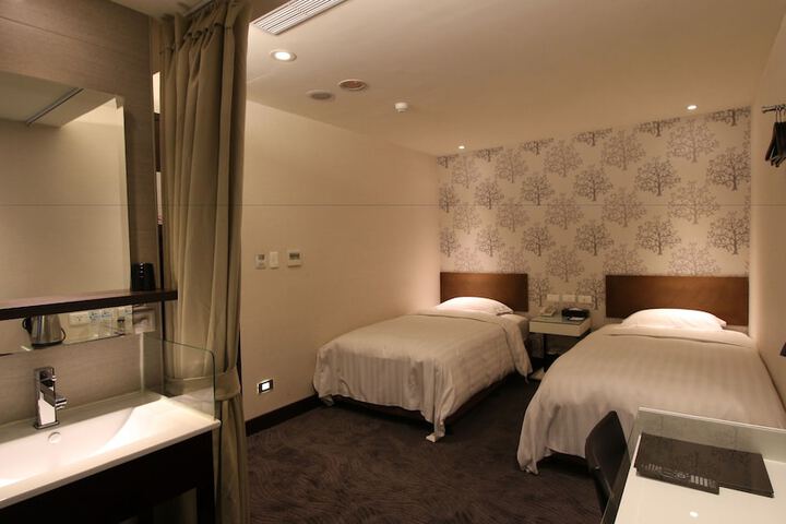 Room 18 of 65