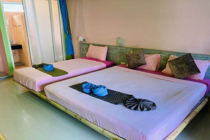 Room 28 of 169