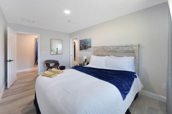 Standard Studio 1 Queen Bed Pets Allowed (37 of 47)