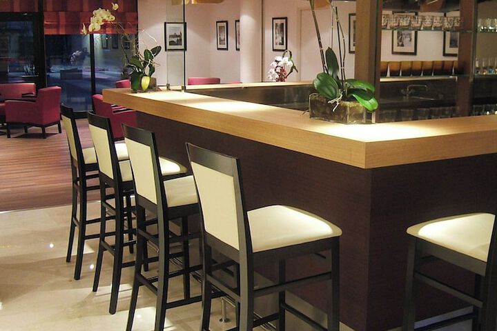 Lounge 49 of 60