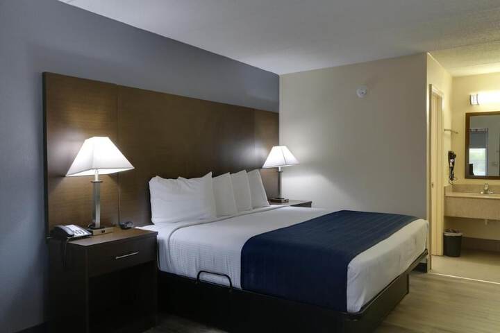 1 King Bed (9 of 21)