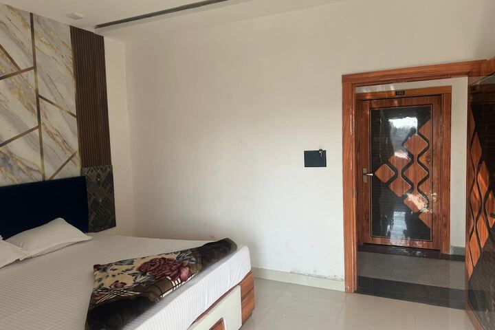 Room 3 of 9