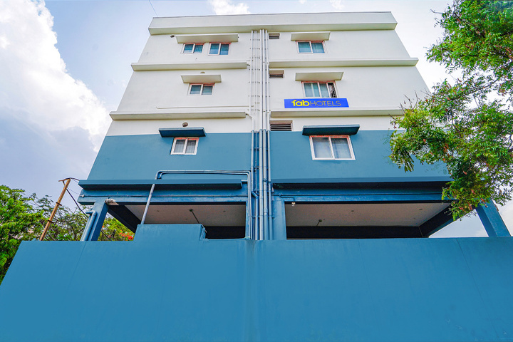 FabHotel Shri Ragavi Gardens