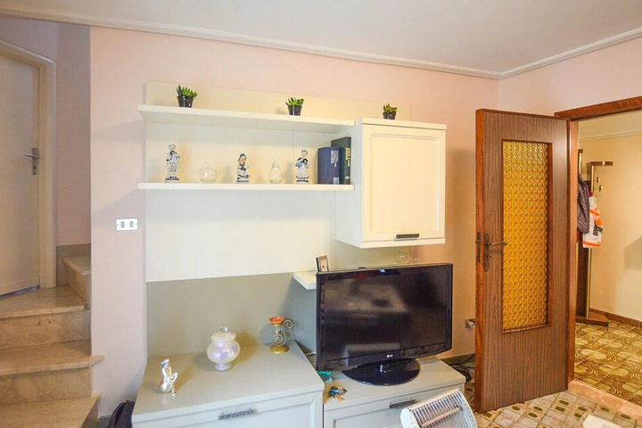 Room 3 of 18
