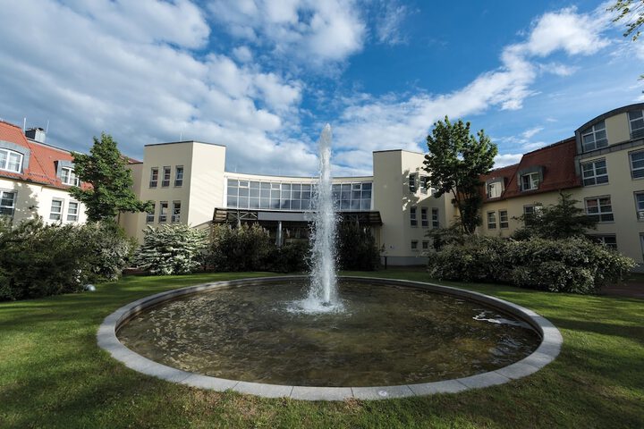 Hotel Exterior 96 of 102