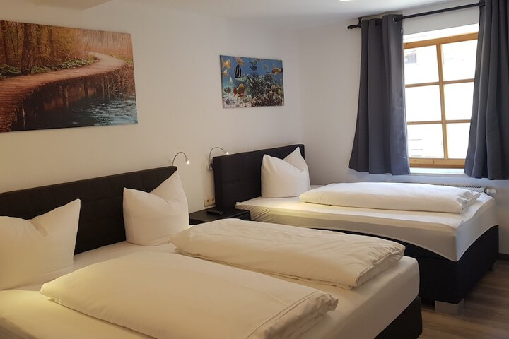 Room 3 of 97