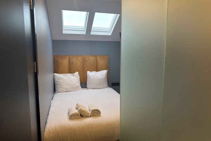 Room 8 of 49