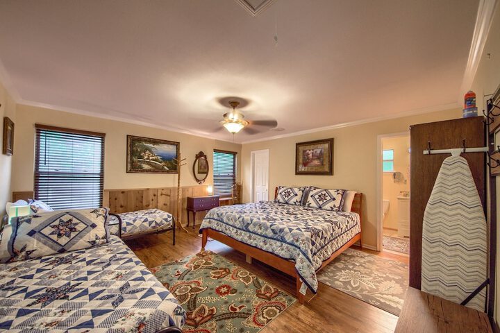 Room 2 of 38