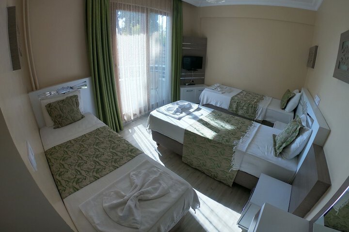 Room 4 of 32