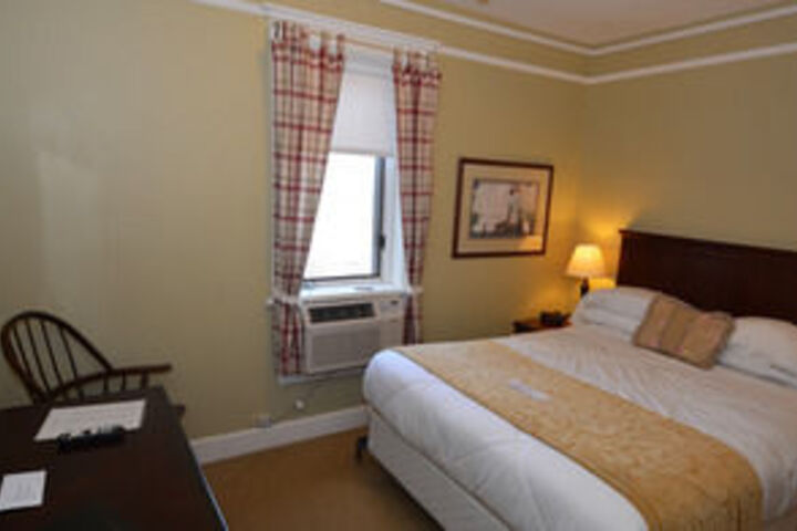Room 10 of 29