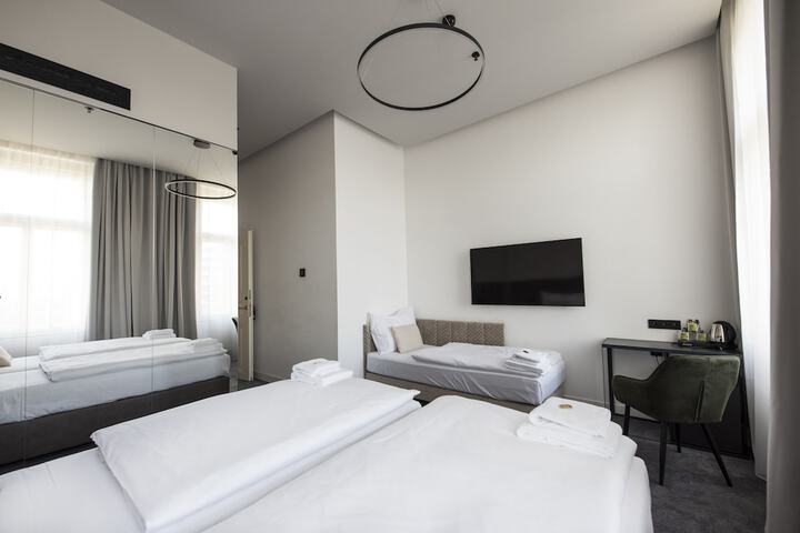 Room 10 of 41
