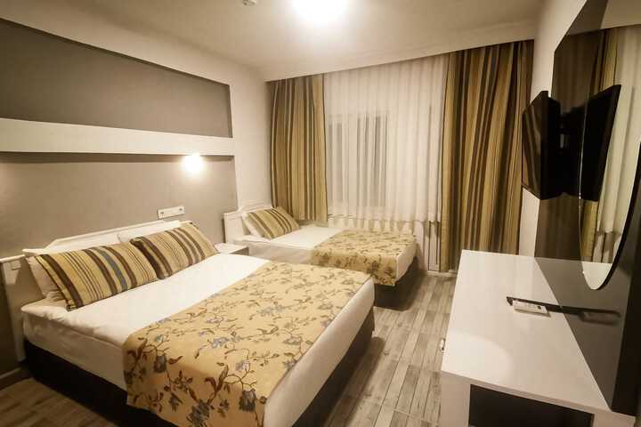 Room 8 of 48