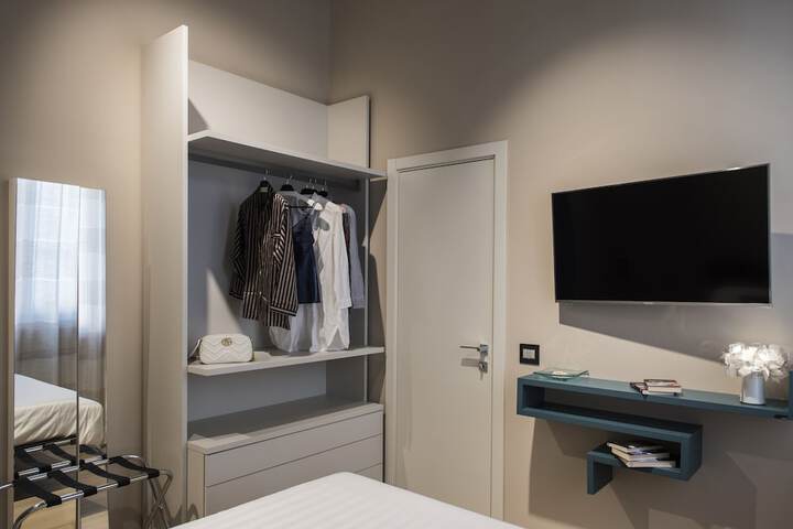 Room 7 of 27