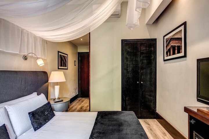 Room 32 of 79