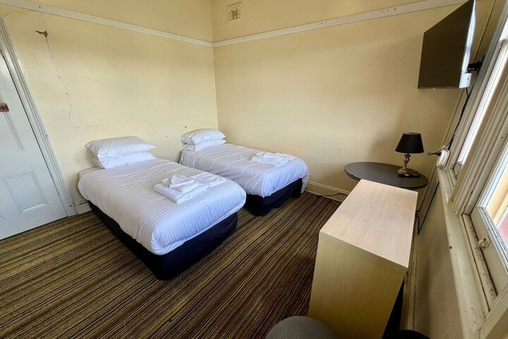 Room 3 of 18