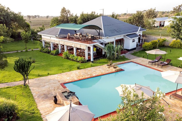 Moyoni Airport Lodge