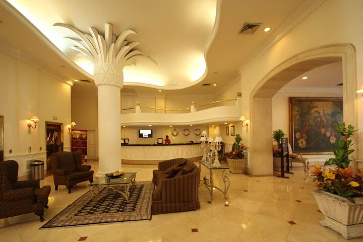 Entrance & Lobby