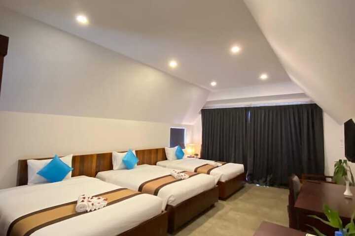 Room 8 of 32