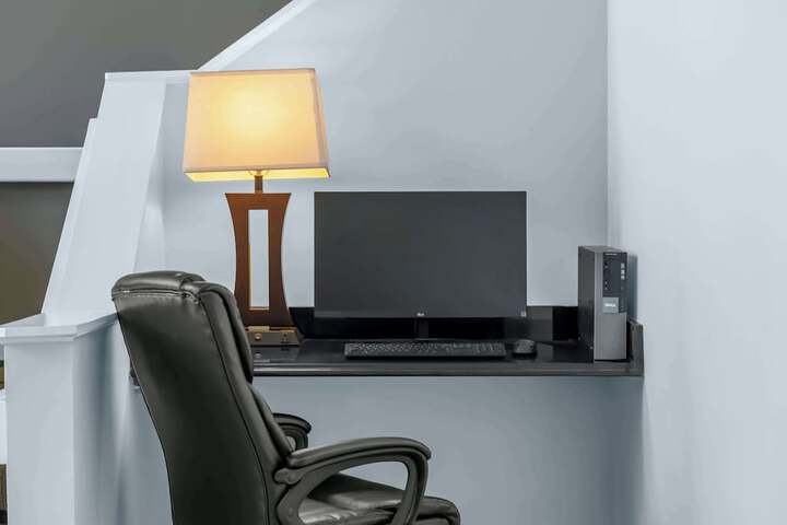 Business Center 31 of 36