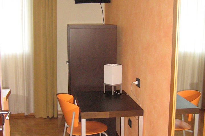 Room 30 of 83