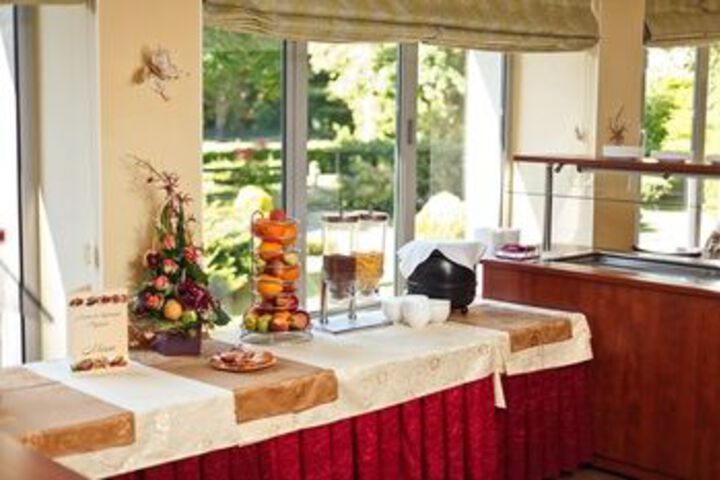 Breakfast/Coffee Service 4 of 13