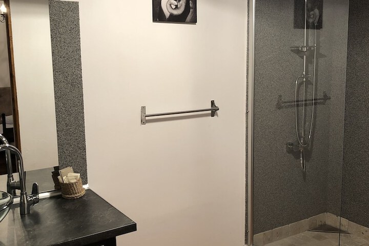 Room 23 of 32