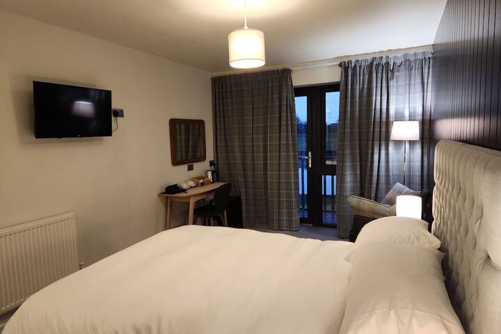 Room 4 of 42