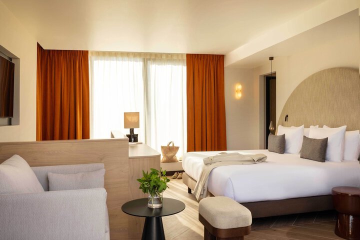 Room 33 of 70