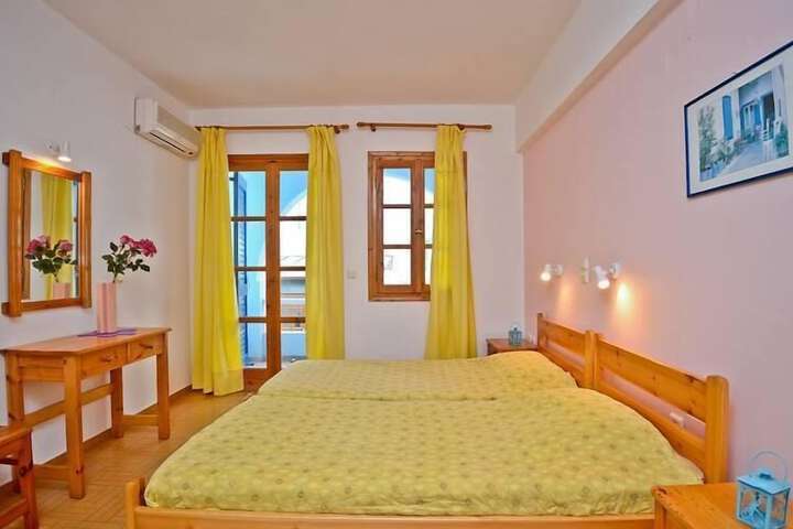 Room 6 of 32