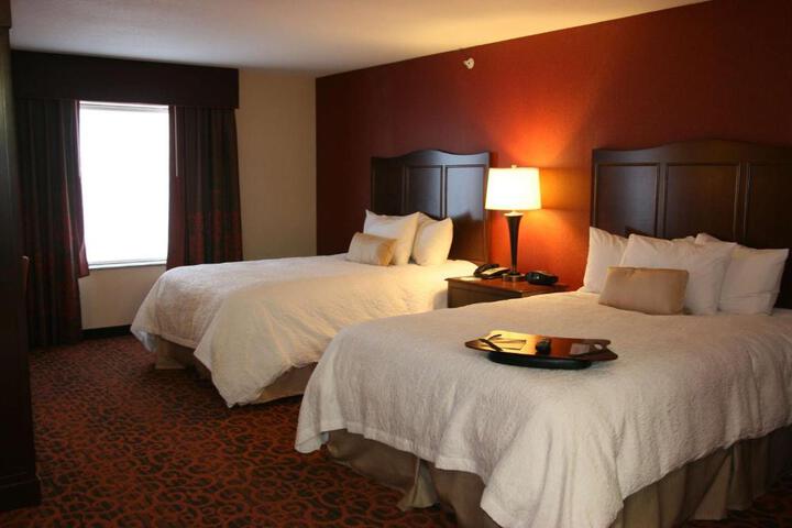 2 Queen Beds (10 of 10)