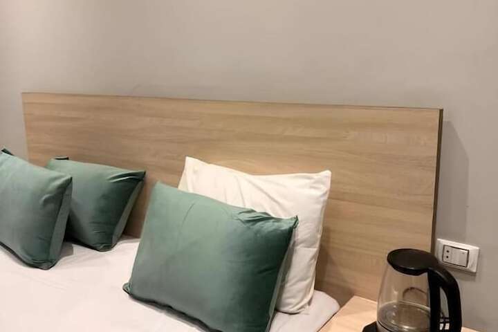 Room 11 of 83