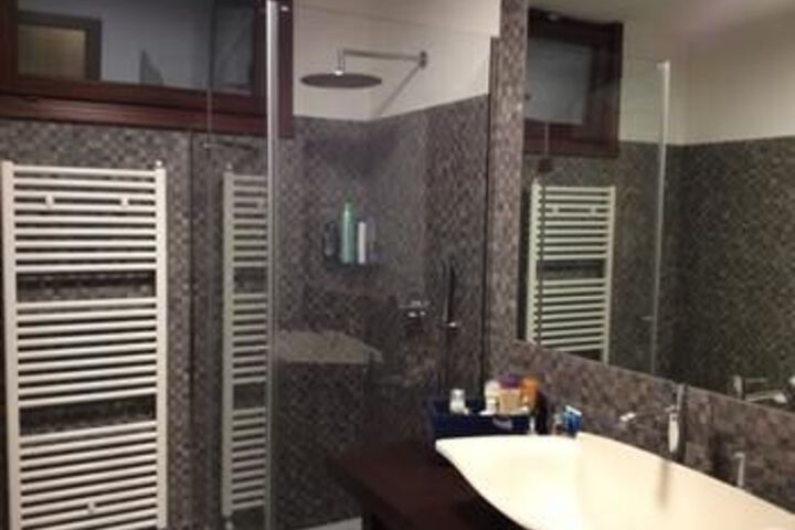 Room 3 of 25